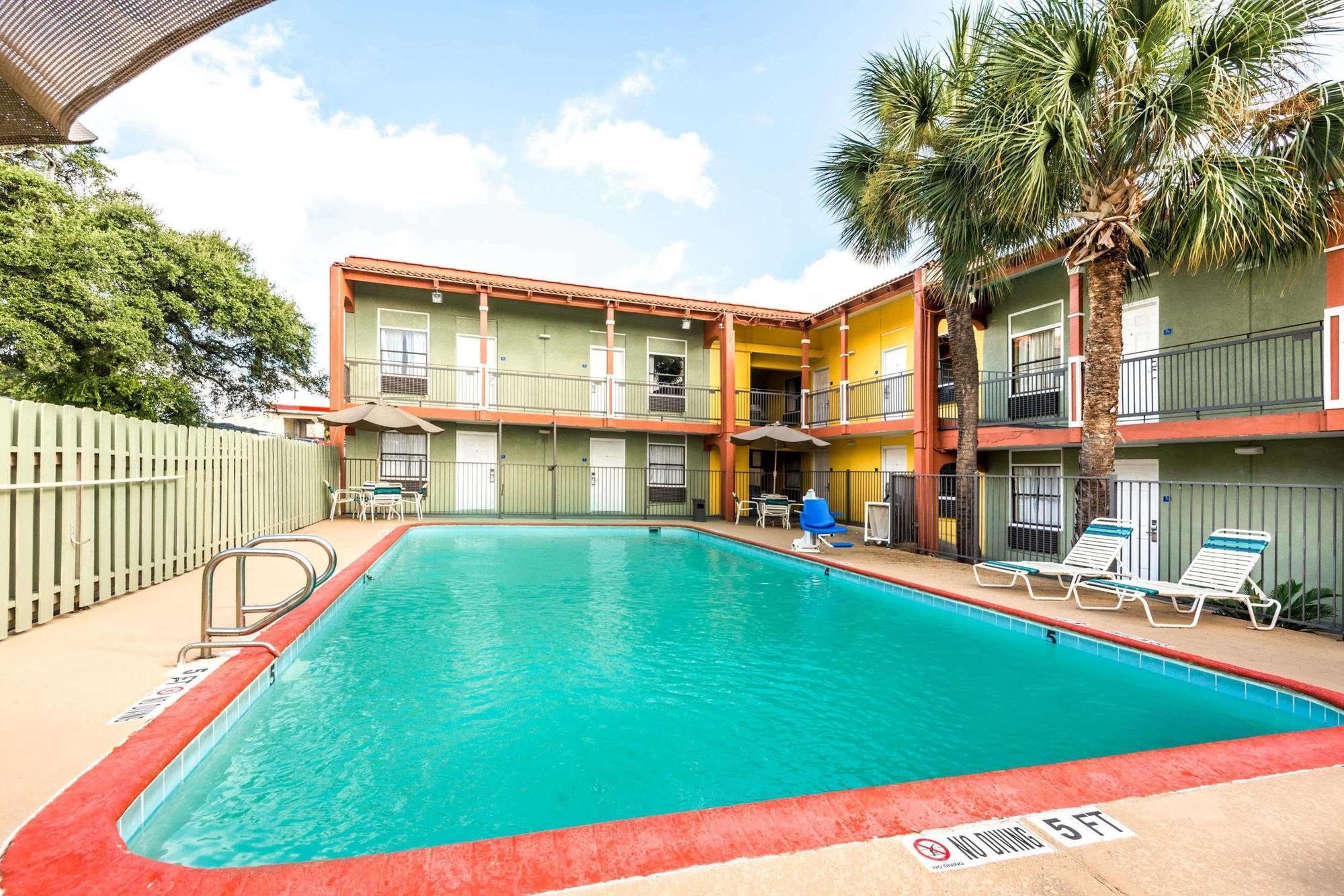 Baymont By Wyndham San Antonio Near South Texas Medical Ctr Hotell Exteriör bild